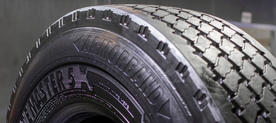 Kerb Appeal: Why waste sector operators need tough tyres on urban routes 